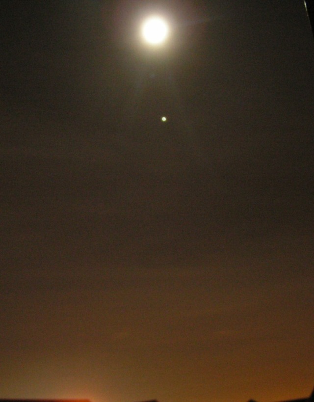 The Moon aligned with Jupiter